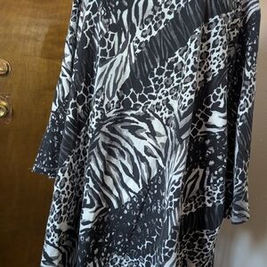 Liz & Me Black and White Animal Print Long Sleeve Top